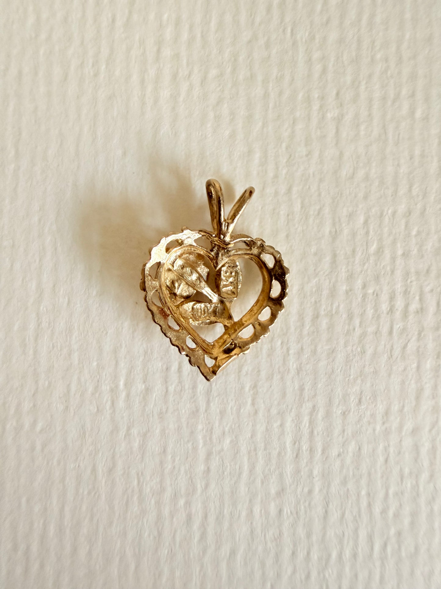 14k Vintage Detailed Rose In scalloped Heart Charm