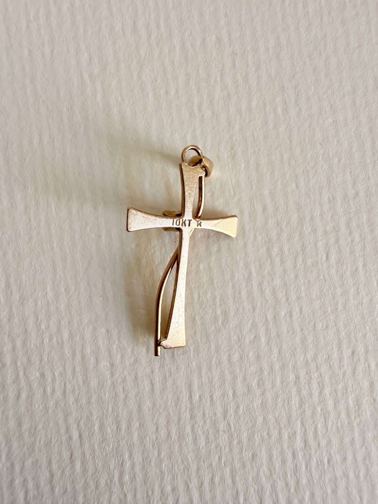 10k Cross with Diamond on center