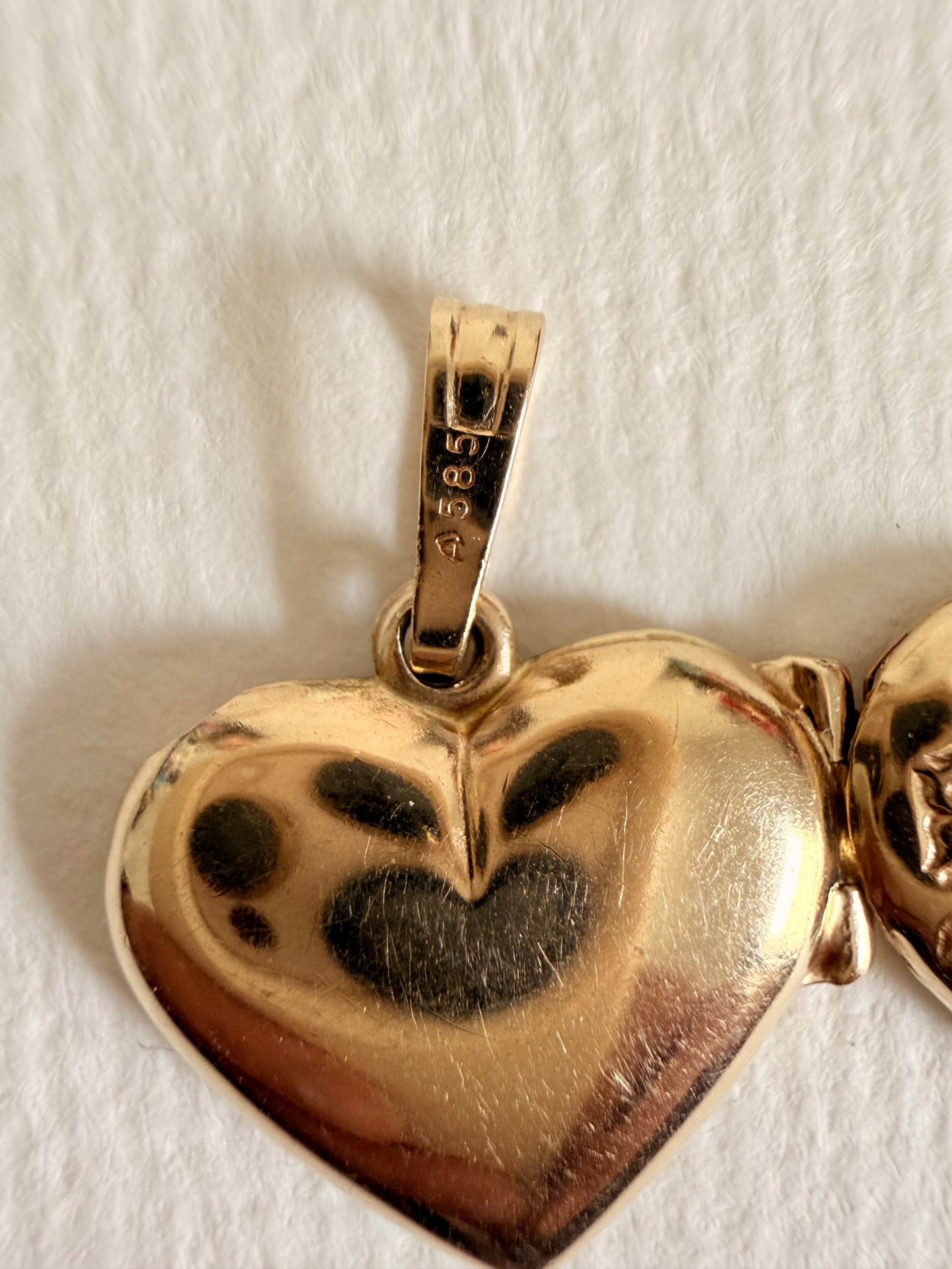 14k Vintage Floral Heart Locket