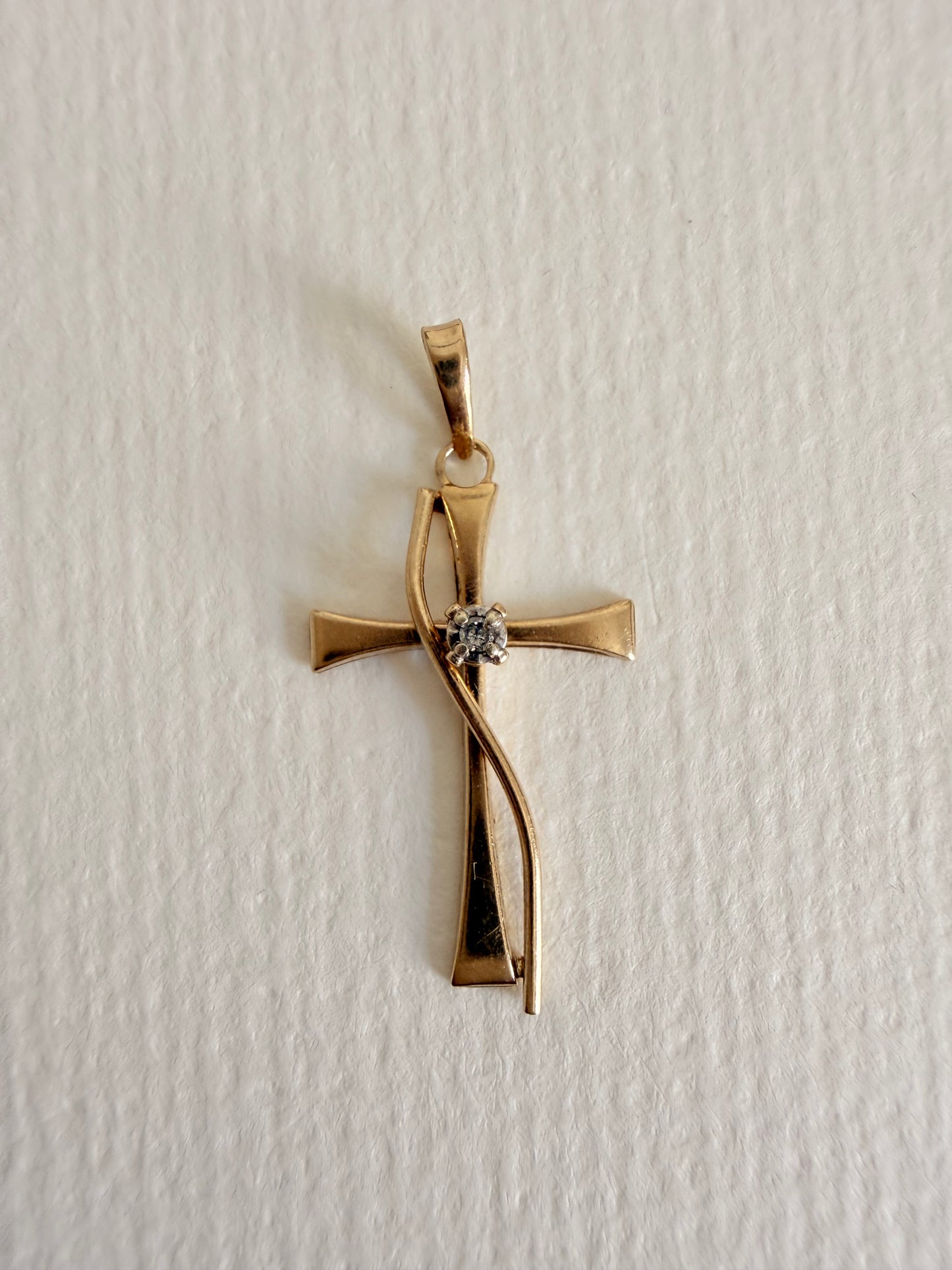 10k Cross with Diamond on center