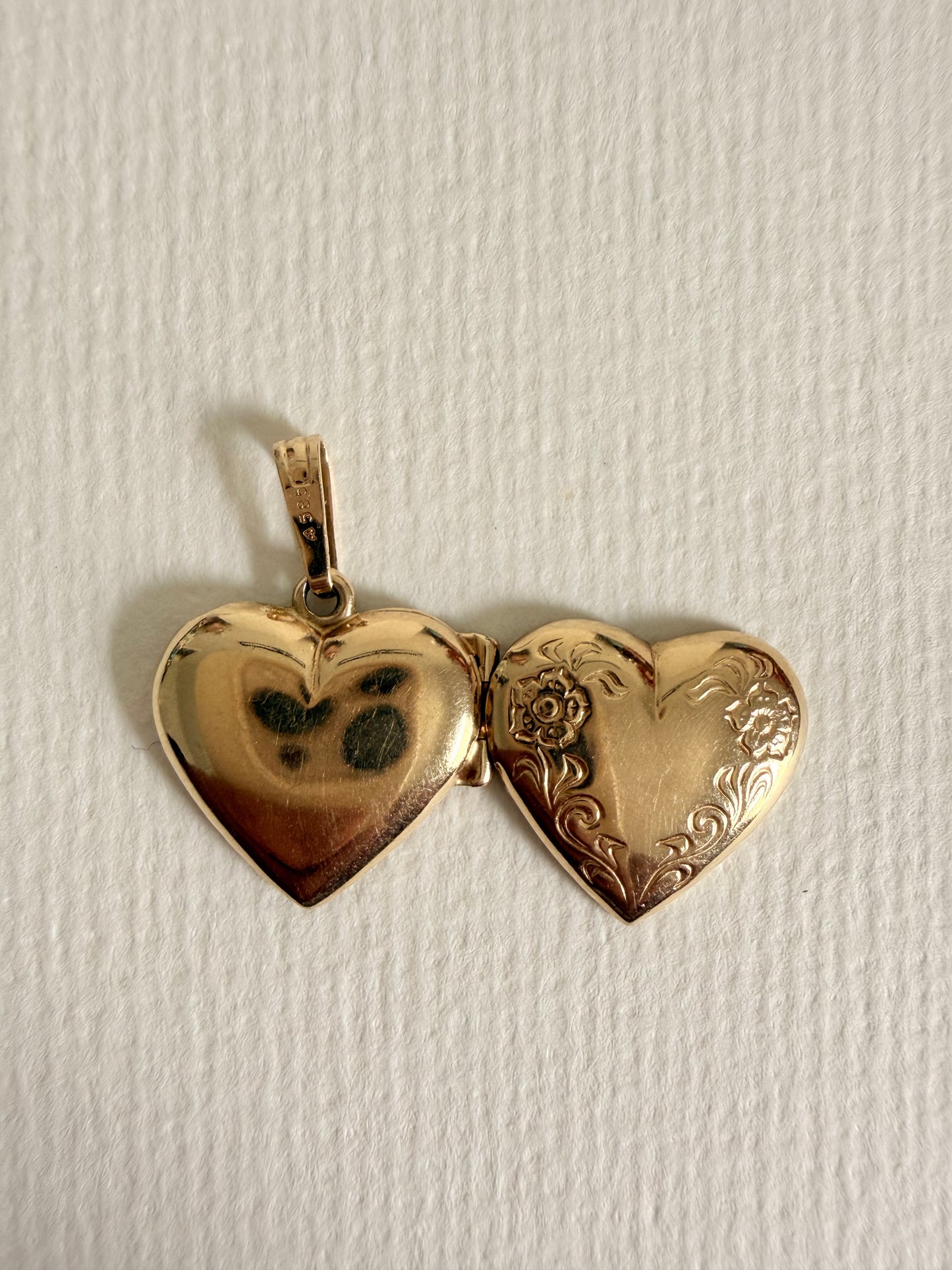 14k Vintage Floral Heart Locket