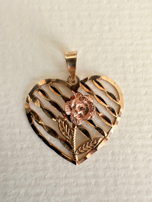 10k Vintage Rose in Heart Charm